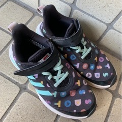 アディダス　スニーカー　靴　21.0