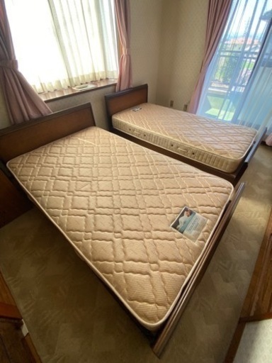 今週限定値引Simmons（シモンズ）セミダブルベッド(美品)(中古)