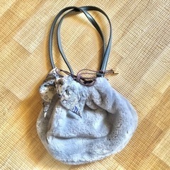 【美品】ふわもこ巾着型ハンドバッグ
