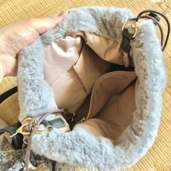 【美品】ふわもこ巾着型ハンドバッグの画像