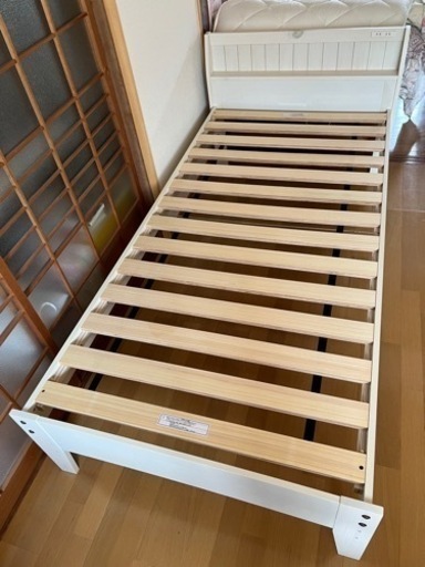 組立式木製シングルベッド