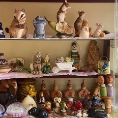 世界各国からのフィギュアや小物