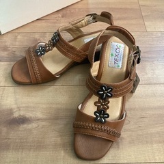 【取引中】未使用　アシックス　合皮サンダル　23cm