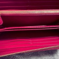 美品 PRADA 長財布ラウンドファスナーの画像