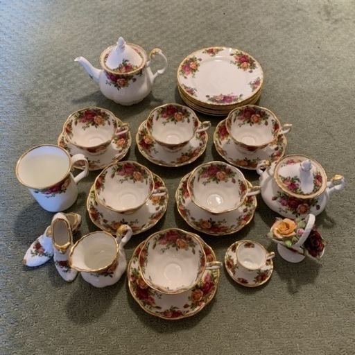 ロイヤルアルバートのティーカップセット