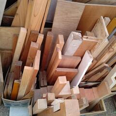 DIY用の木材 端材 平材たっぷりです。(^o^)/ 板。角材、ツーバイフォー、胴縁、コンパネなど、の画像