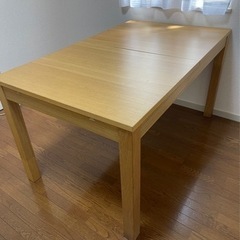 IKEA 伸長式ダイニングテーブル&ベンチチェアの画像