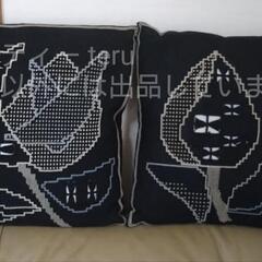 クッション 黒 クロスステッチ チューリップ