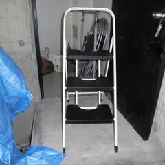 1000円　３段式脚立　折り畳み式　ひとり親家庭優先