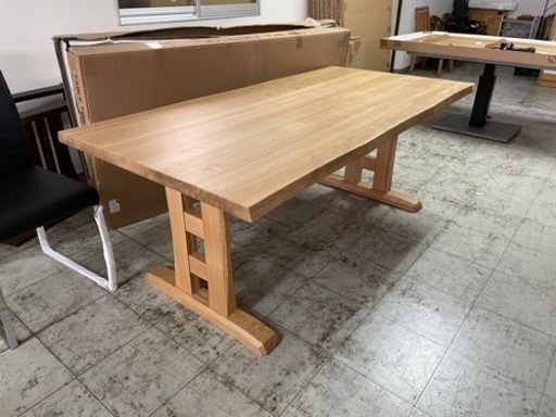 訳あり品のダイニングテーブル単品　タモ無垢材使用　180センチ幅