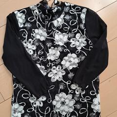 【最終値下げ】花模様のかわいいレースブラウス