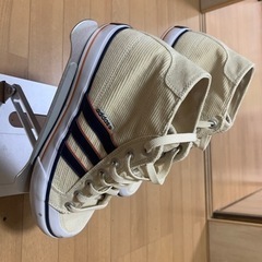 Adidas スニーカーの画像