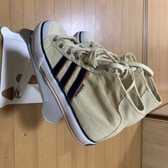 Adidas スニーカーの画像