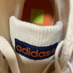 Adidas スニーカーの画像