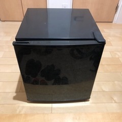 人気の小型冷蔵庫です。