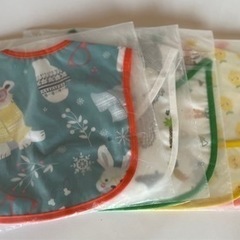 ベビー　お食事エプロン　ポケット付き5柄セットの画像