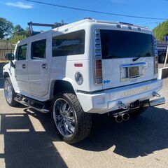 自社ローンあり！ガソリン100リットルプレゼン✨HUMMER✨装備充実！社外４本出しマフラー✨ハマーH2☆4WD ラグジュアリーP☆6000cc☆6人乗り☆の画像