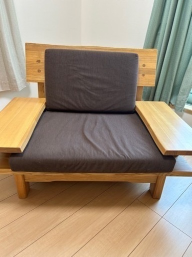 ハンドメイドのタモ材無垢ソファになります。