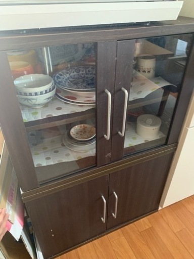 食器棚(まだまだ使用できます！)