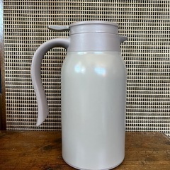スリーコインズ　ステンレス製 卓上用魔法瓶　卓上ポット　900ml  