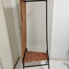 アジアンテイスト ハンガーラック付きスタンドミラー 姿見の画像