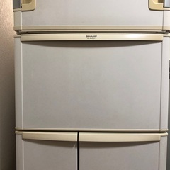 冷蔵庫(下段は冷凍庫)
