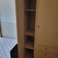 引き出し付きクローゼットの画像