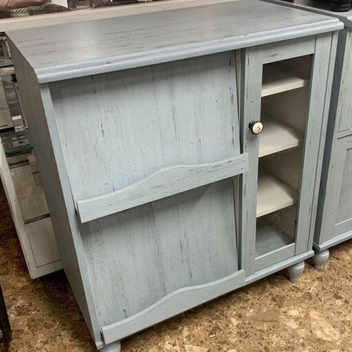 アンティーク調 ガラスキャビネット フラップ扉 水色モチーフ W75×H90