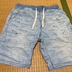 Tシャツ2枚、デニム風ハーパンの画像