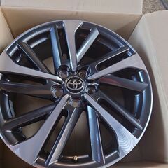 カローラクロスホイール（ほぼ未使用）美品純正の画像