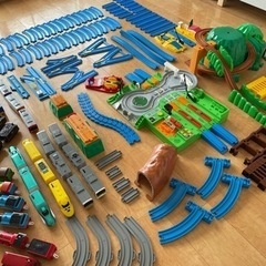 【値下げ！】プラレール　車両・パーツ・トーマスまとめセット 約140点の画像