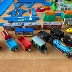 【値下げ！】プラレール　車両・パーツ・トーマスまとめセット 約140点の画像