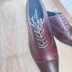 男性のオフィスシューズの画像