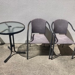 ベランダ用テーブルとイス2脚