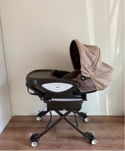 アップリカ　Apica ユラリズムオートプレミアム　電動ハイローチェア