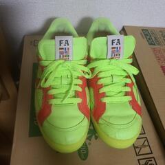 アディダス　スニーカー
