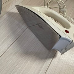 無料あげます　アイロンとアイロン台の画像