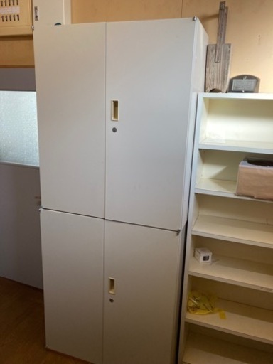 オフィス用スチールキャビネット 両開き鍵付き