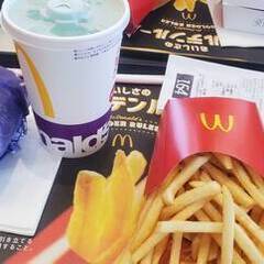 ハンバーガー食べながら！🍔＾＾
