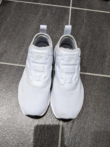 Reebokスニーカー　23.5