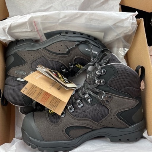 caravan 登山靴　新品未使用　買取お願い致します。。