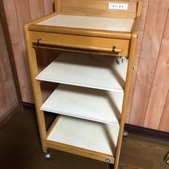 キッチンワゴン　コンセント付！