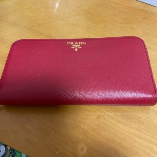 最終値下げ‼️ ブランド長財布PRADA 赤