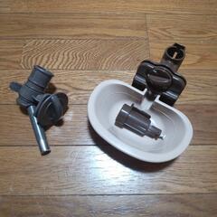 中古ペット用品(トイレ.ピュアクリスタ.ロング爪研ぎポール)おまけ付きの画像