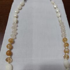 マルチカラーストーンネックレス(新品・未使用)　白・ピンク系　の画像