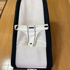 白　メッシュバウンサー　ベビービョルン