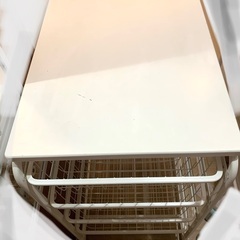 IKEA ALGOT アルゴート　天板　キャスター　付き　白　ホワイト　シンプル　インテリア　収納　便利　カゴ　ラック　ランドリー　洗濯　玄関　リビング　押入れ　クローゼット　通気性　引き出し　の画像