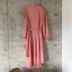 ピンクのワンピースの画像