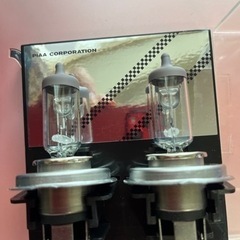 車のヘッドライト　H4    ブルー・標準の２種類の画像