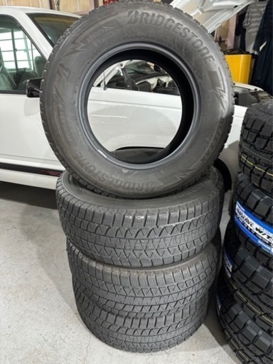 スタッドレスタイヤ　265/65/17 ブリザック